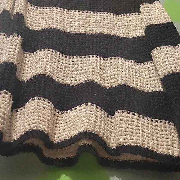 American Eagle Outfiters Women's Black And White Striped Open Knit Sweater Large - Picture 6 of 6